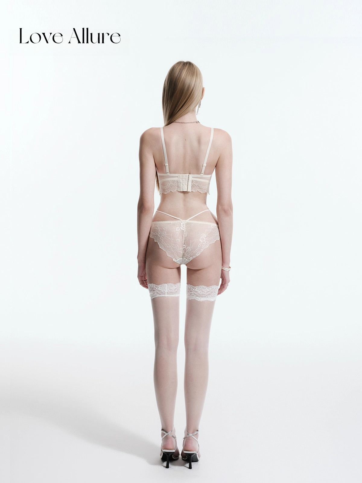 Sira • レースブラ&ハーフバックショーツセット