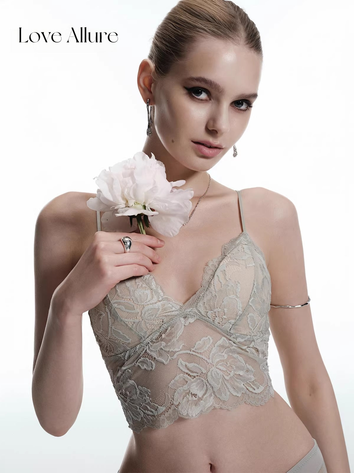 Tanya • レースノンワイヤーブラ&ハーフバックショーツセット