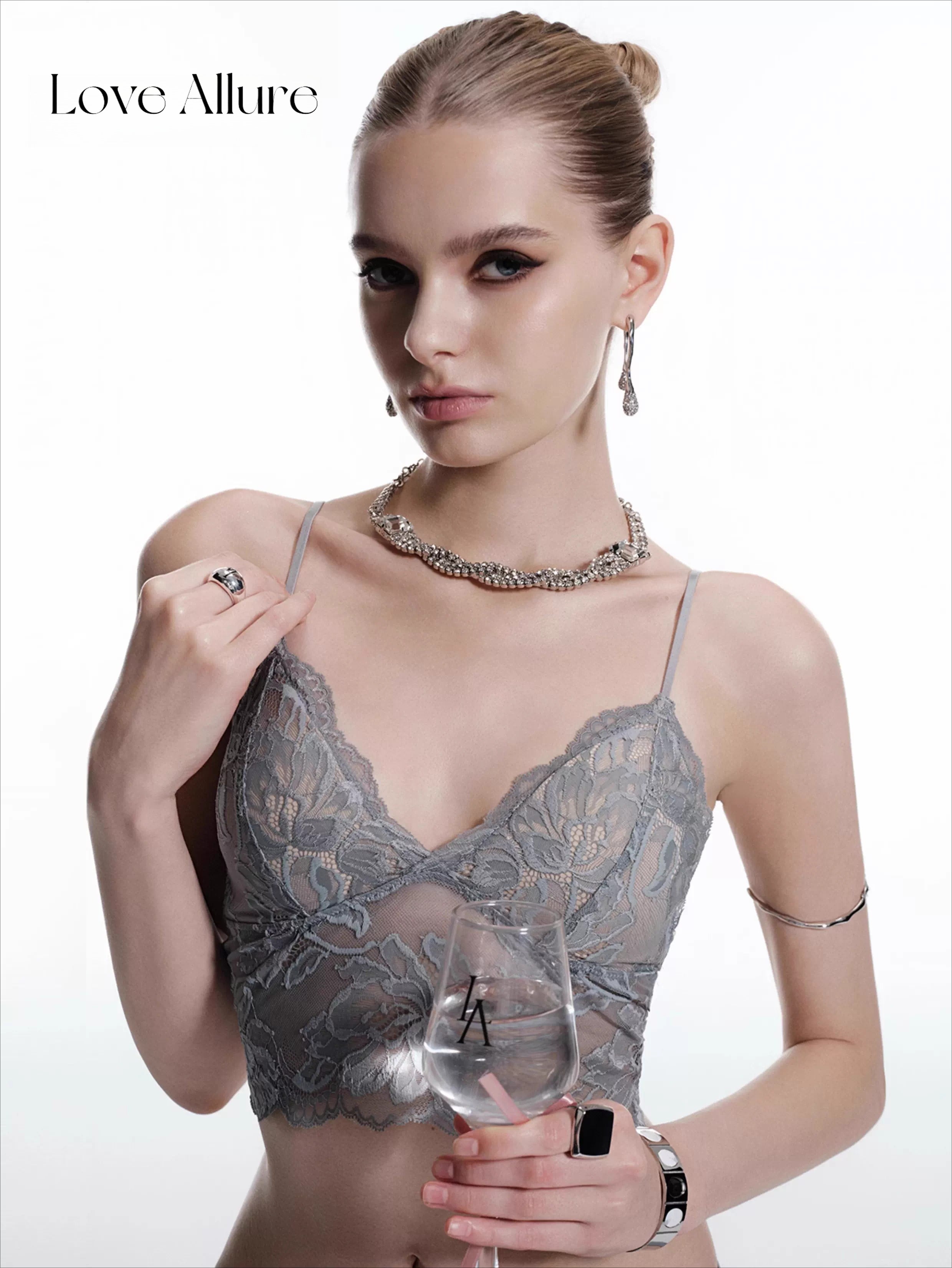 Tanya • レースノンワイヤーブラ&ハーフバックショーツセット